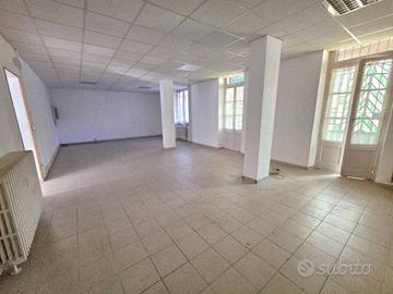 Immobile di 100 m² con 3 locali a Asti