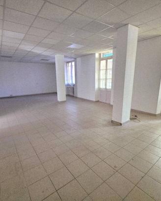 Immobile di 100 m² con 3 locali a Asti