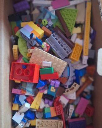 **Lotto LEGO originali City e Friends – 7 set con