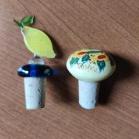 Due tappi per bottiglie