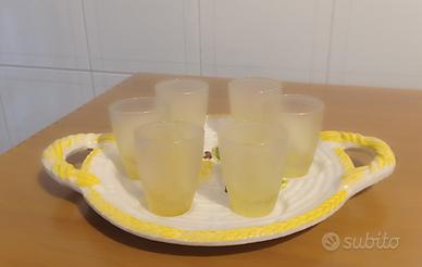 bicchieri da limoncello con vassoio
