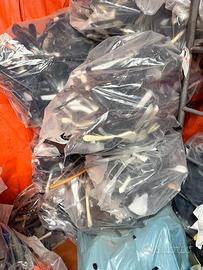 Crucce stampelle per mercato un migliaio dinpezzi