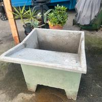 Lavatoio esterno in graniglia di cemento