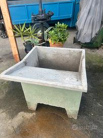 Lavatoio esterno in graniglia di cemento