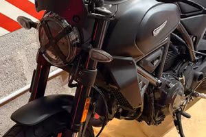 Ducati Scrambler praticamente mai usato.
