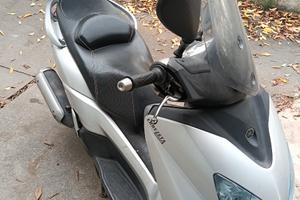 Scooter Yamaha xcity 250 con bauletto