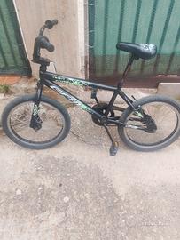 bicicletta BMX 