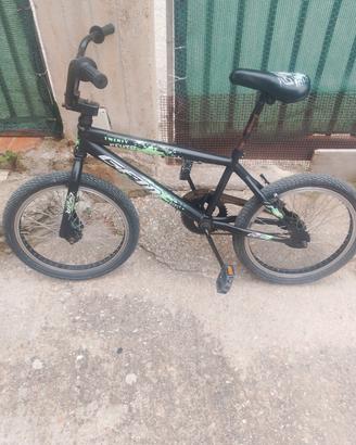 bicicletta BMX 