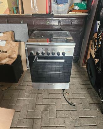 cucina con forno elettrico ventilato