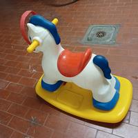 Cavallo a dondolo Chicco per bambini
