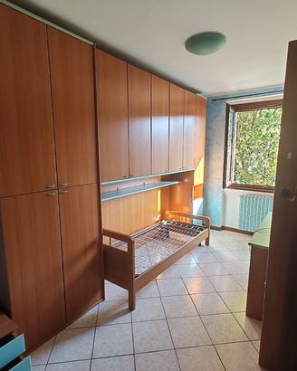 cameretta completa: letto, armadio, scrivania 