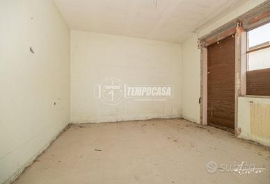 Casa accostata con giardino privato - zona Commend