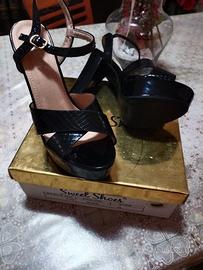 Scarpe da donna a sandali verniciati 