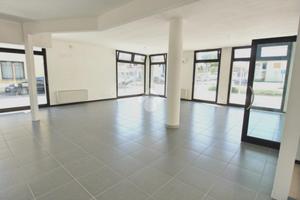 NEGOZIO A SACCOLONGO