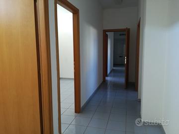 Ghilarza Ampia struttura vari usi