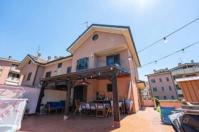 Villetta a schiera di 220 m² con 5 locali e box au
