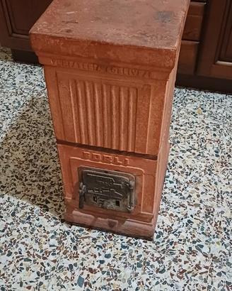 Stufa antica in terracotta
