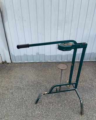 Tappatrice manuale a leva per tappi in sughero