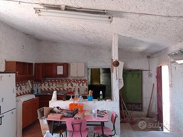 Rustico 50mq accatastato C/2 con 5000mq di terreno