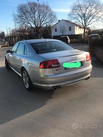 Audi S8 V10