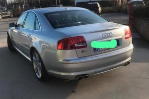Audi S8 V10