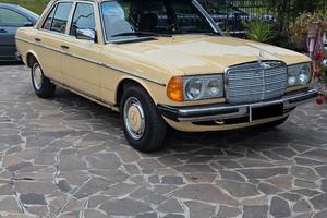 Mercedes Benz w123 200 