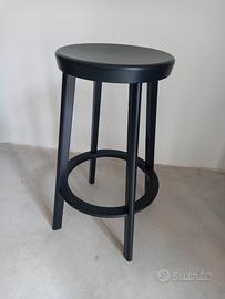 Sgabello di design per cucine moderne.