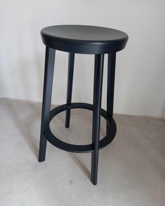 Sgabello di design per cucine moderne.