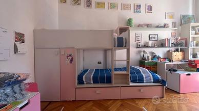 letto a castello con armadio in legno per bambini
