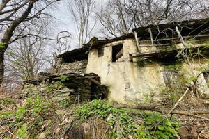CASA SEMINDIPENDENTE A MONASTERO DI LANZO