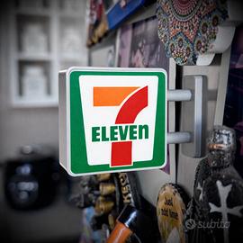 Calamita da frigo Seven Eleven che si illumina