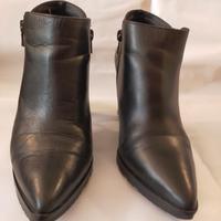 Stivaletto nero Bata