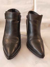 Stivaletto nero Bata