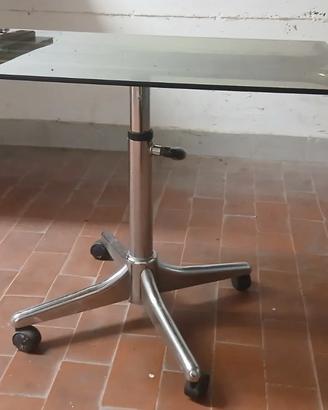 Tavolino in metallo regolabile