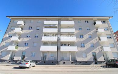 5 LOCALI CON BOX AUTO!