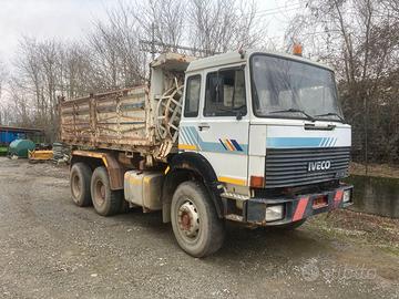Camion 3 assi Iveco 330-35