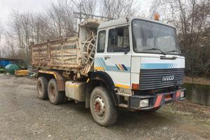 Camion 3 assi Iveco 330-35