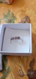 Elegante anello trilogy in argento  con pietre