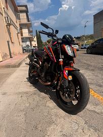 DUKE 790 grafic 2023 con 7800Km