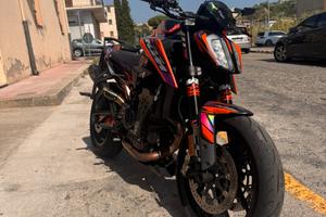 DUKE 790 grafic 2023 con 7800Km