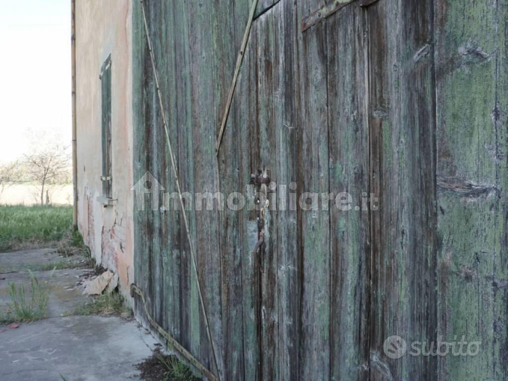 ALBINEA Due rustici da demolire mq 300 - Vista 2