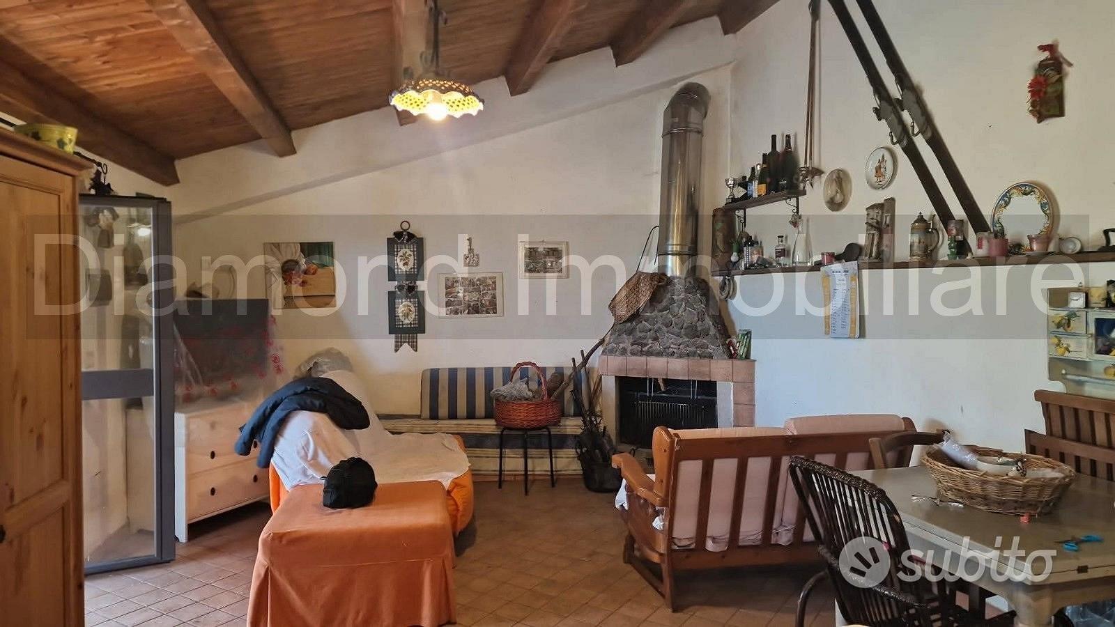 Casa di campagna con terreno a Rovittello - Vista 2