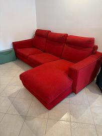 Divano rosso tre posti