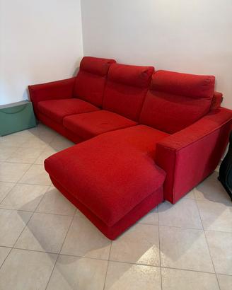 Divano rosso tre posti