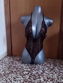 body donna e vestito retato