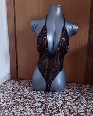 body donna e vestito retato
