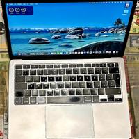 Macbook Air M1 con 256 gb di ssd e 8 gb di memoria