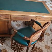 Scrivania ministeriale francese del 1800 in noce 