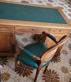 Scrivania ministeriale francese del 1800 in noce 