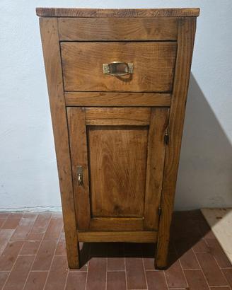 Comodino arte povera